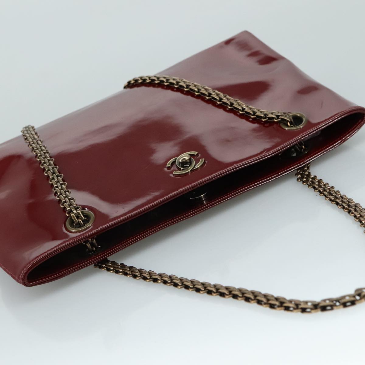 CHANEL Chain Shoulder Bag Patent leather Red CC Auth 106421