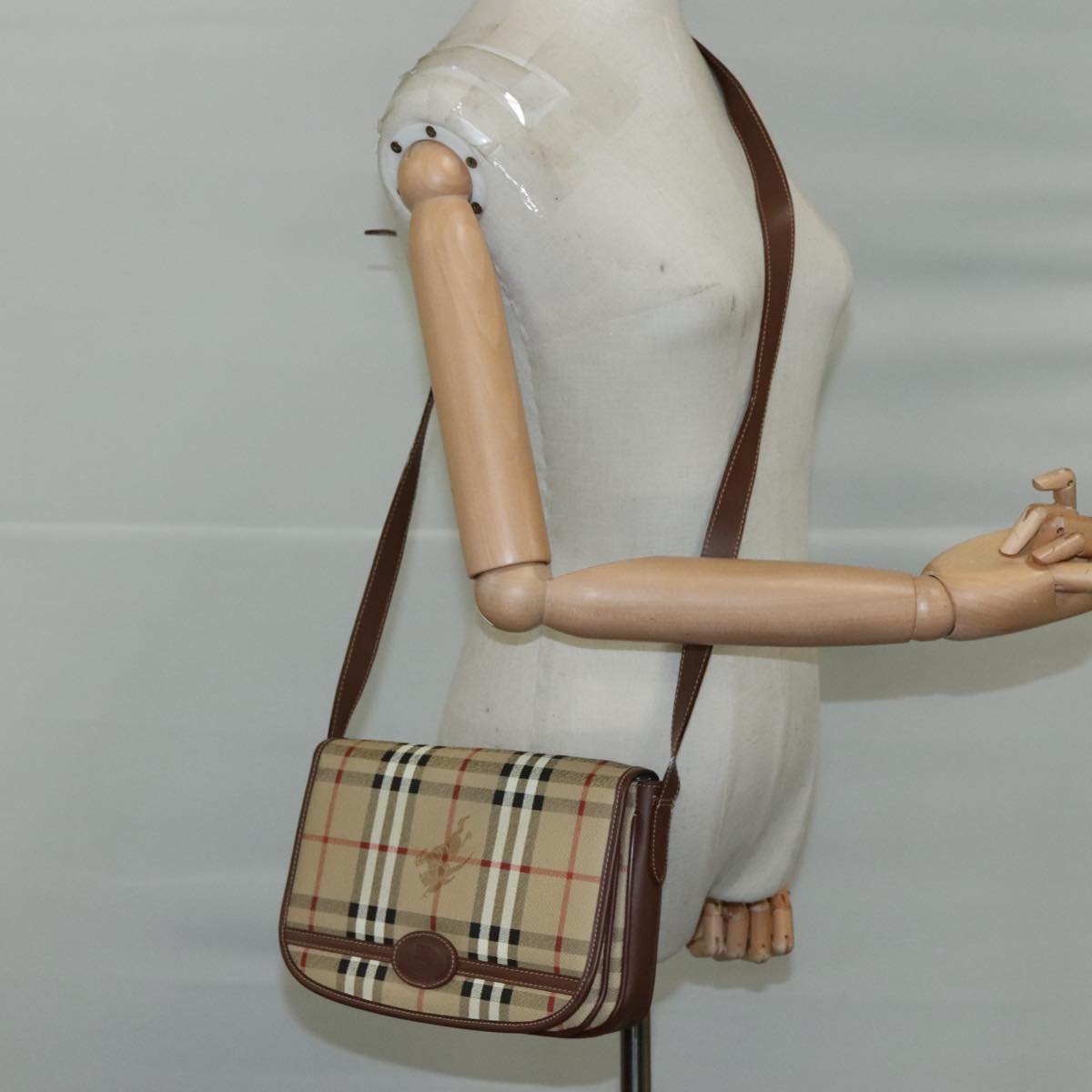 Burberrys Nova Check Shoulder Bag PVC Beige Auth 106860