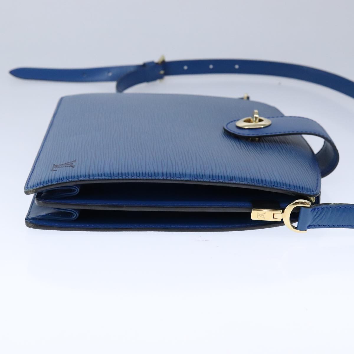 LOUIS VUITTON Epi Capuchin Shoulder Bag Blue M52345 LV Auth 106904