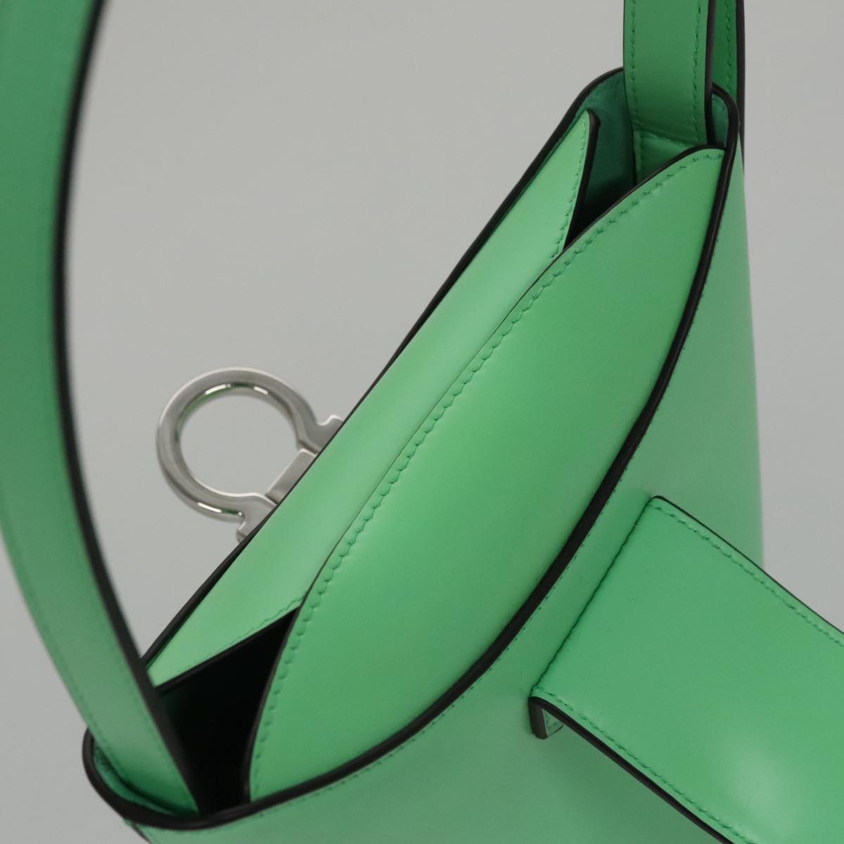 Salvatore Ferragamo Gancini Shoulder Bag Leather Green Silver Auth 107228AV