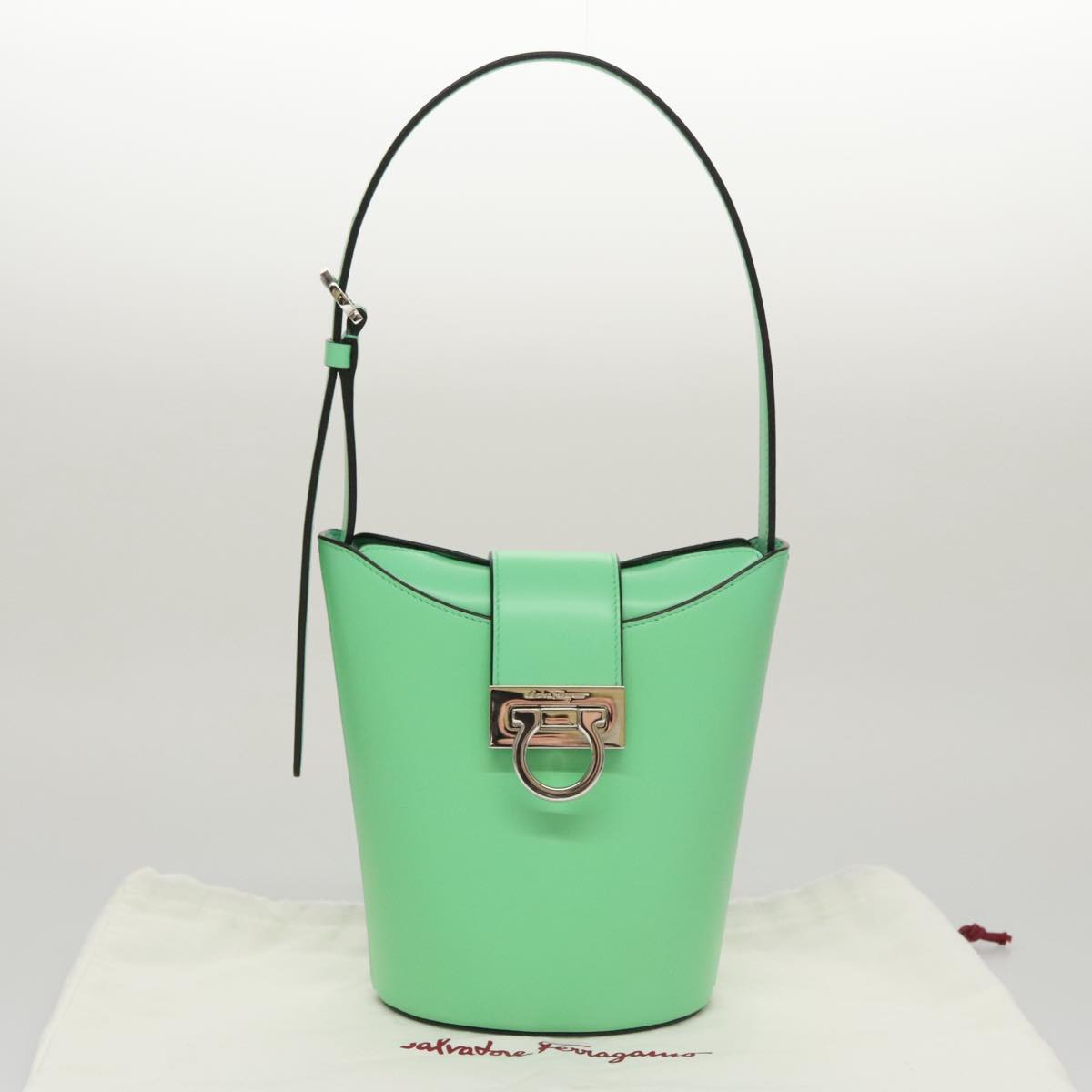 Salvatore Ferragamo Gancini Shoulder Bag Leather Green Silver Auth 107228AV