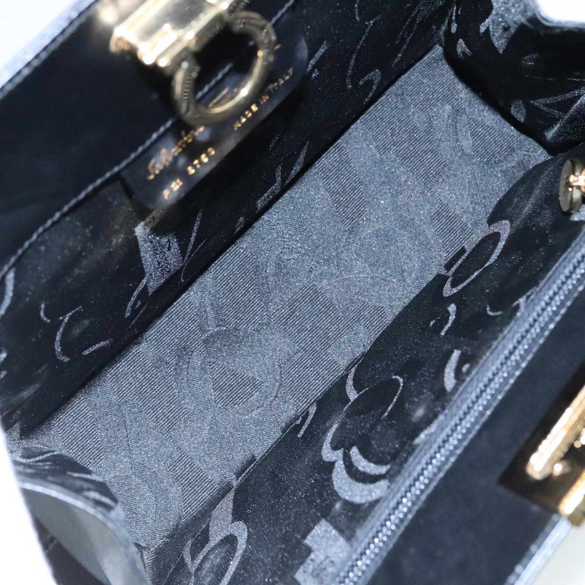 Salvatore Ferragamo Gancini Shoulder Bag Leather Black Gold Auth 107232