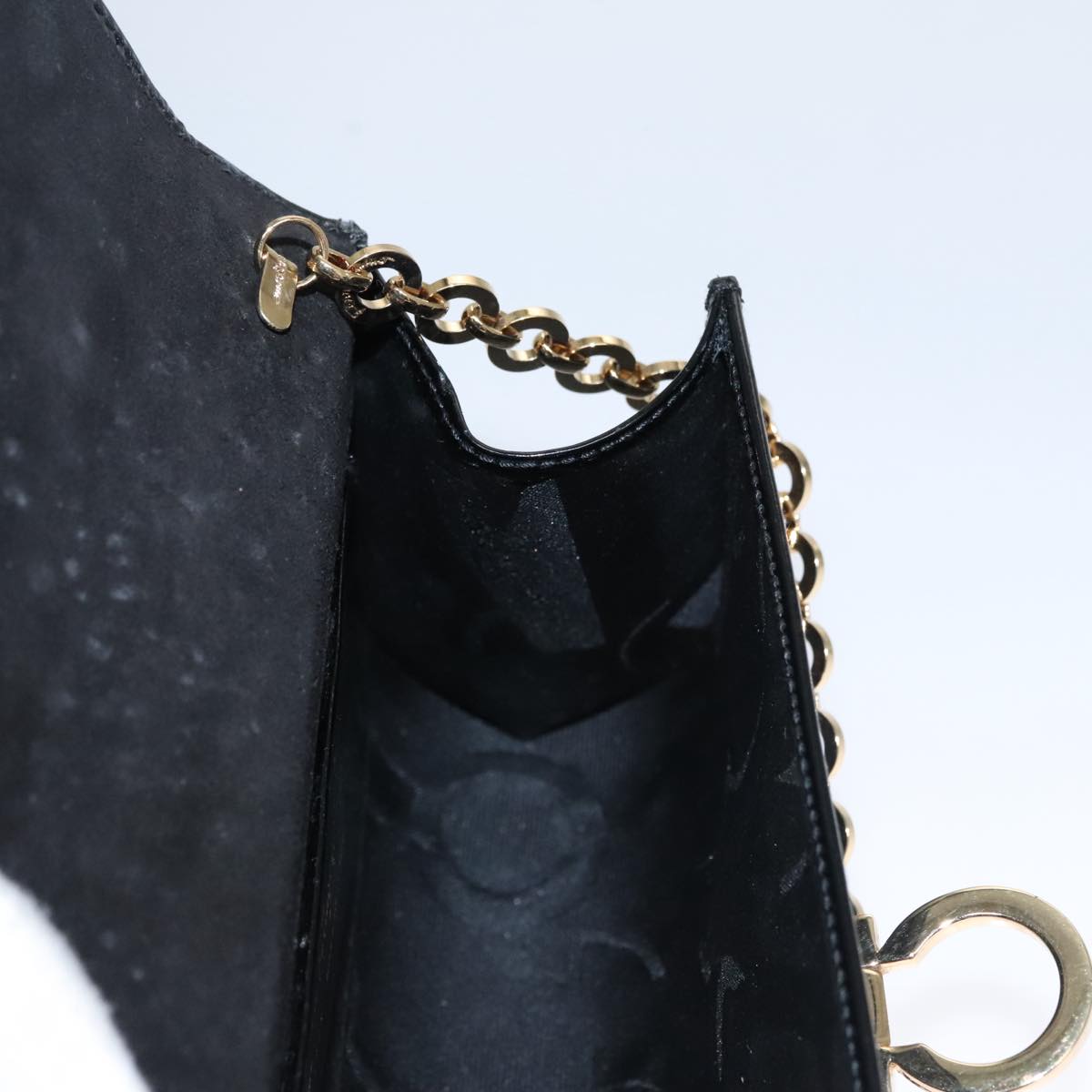 Salvatore Ferragamo Gancini Chain Shoulder Bag Enamel Black Gold Auth 107493