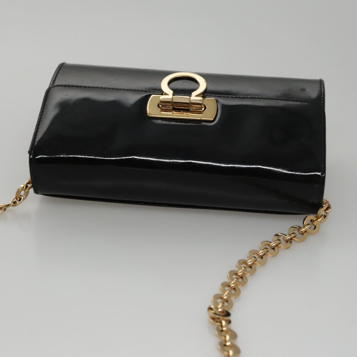 Salvatore Ferragamo Gancini Chain Shoulder Bag Enamel Black Gold Auth 107493
