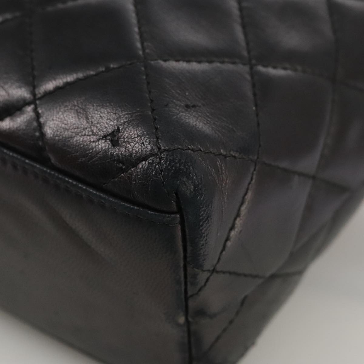 CHANEL Matelasse Shoulder Bag Lamb Skin Black Gold CC Auth 108071