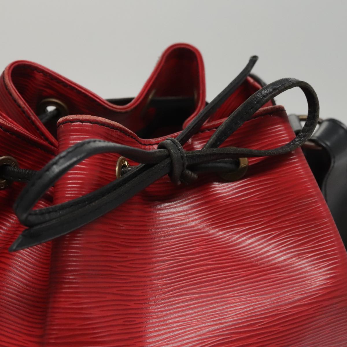 LOUIS VUITTON Epi Petit Noe Shoulder Bag Bicolor Black Red M44017 LV Auth 108096