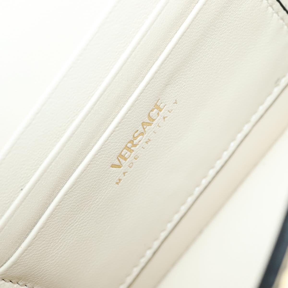 VERSACE Chain Shoulder Bag Patent leather Gold Auth 108487V