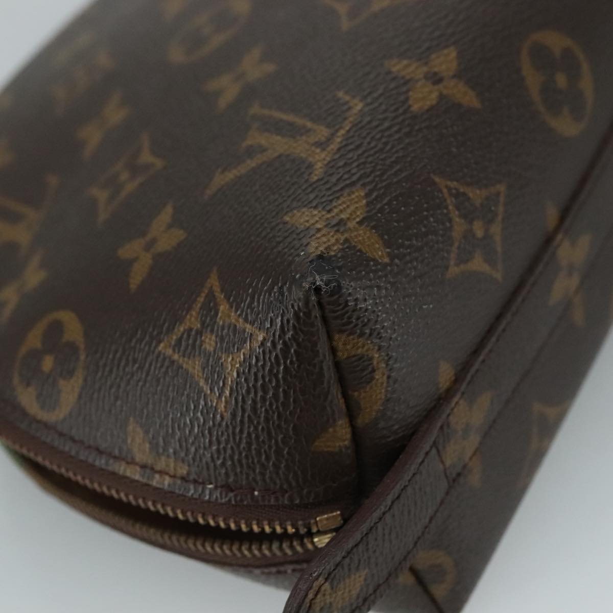 LOUIS VUITTON Monogram Trousse Demi Ronde Cosmetic Pouch M47520 LV Auth 108556