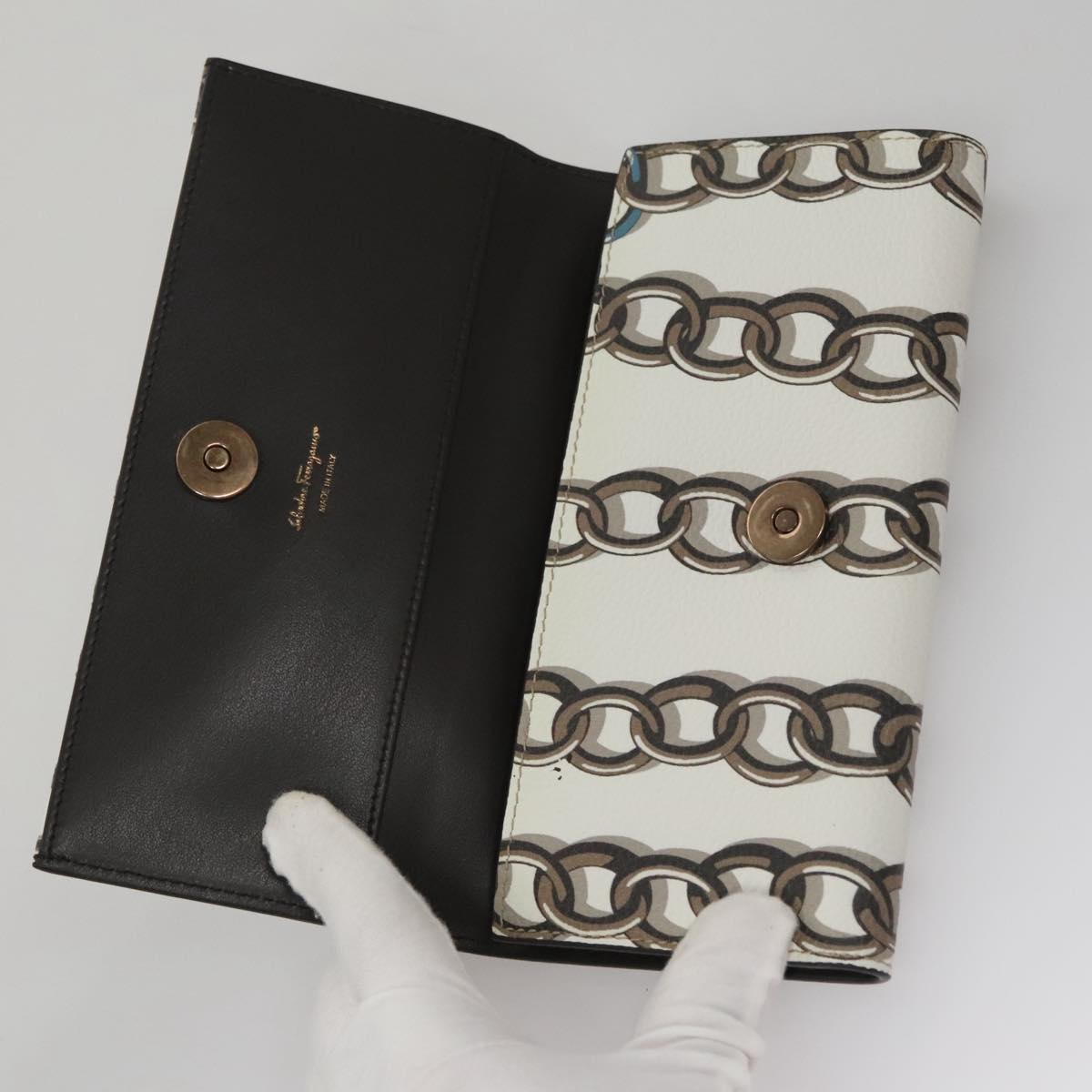 Salvatore Ferragamo Gancini Shoulder Wallet Leather White Auth 108583V