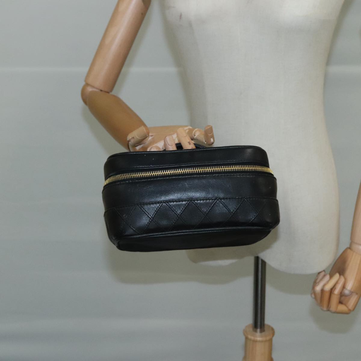 CHANEL Bicolore Vanity Hand Bag Leather Black Gold CC Auth 108585