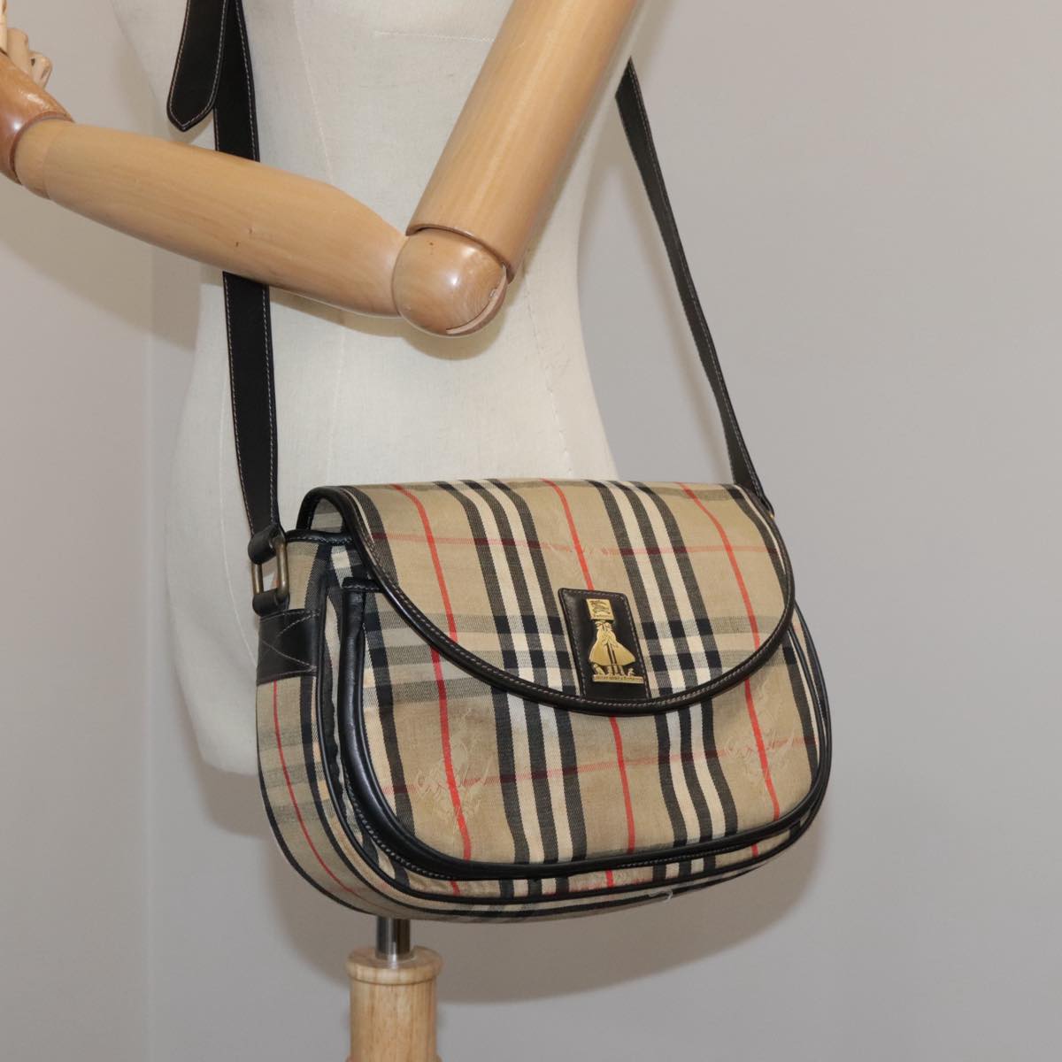 Burberrys Nova Check Shoulder Bag Canvas Beige Auth 108623