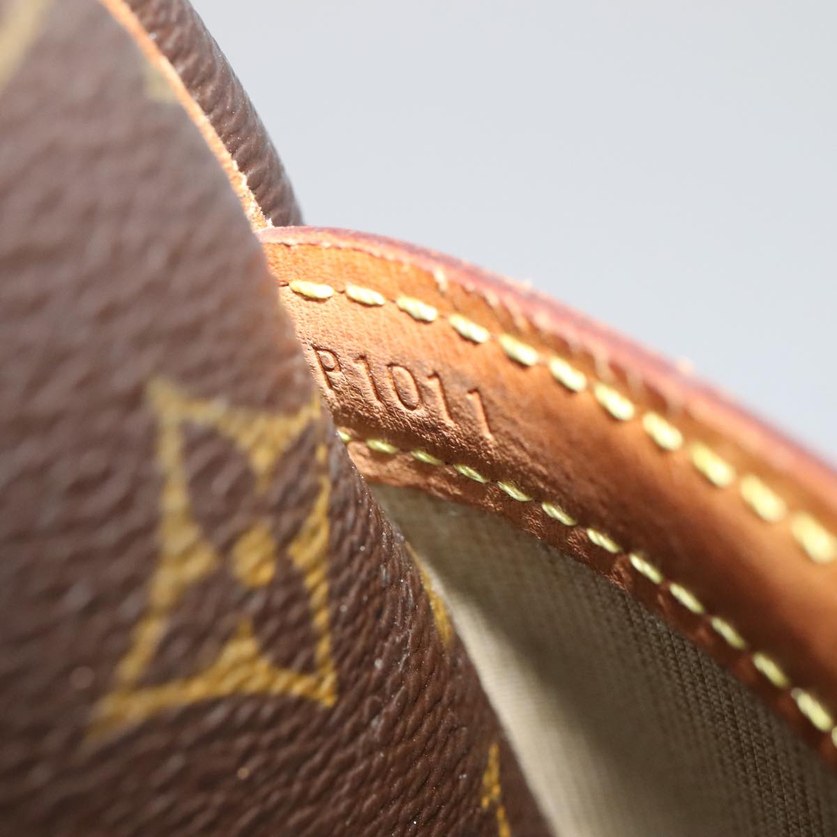 LOUIS VUITTON Monogram Reporter PM Shoulder Bag M45254 LV Auth 108637