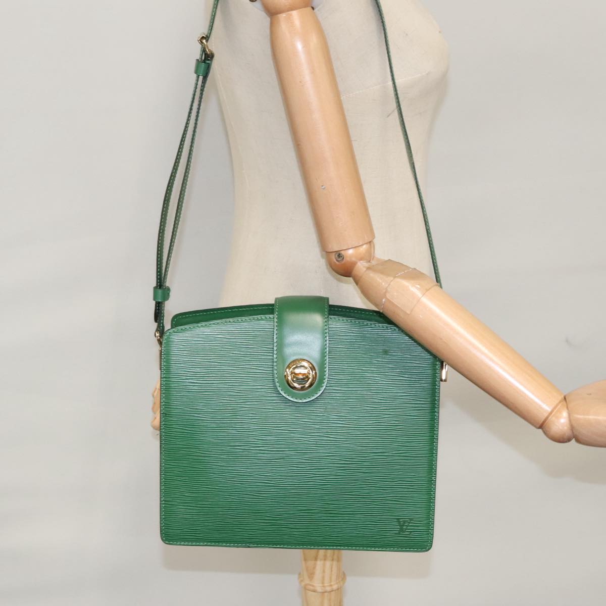 LOUIS VUITTON Epi Capuchin Shoulder Bag Green M52344 LV Auth 108692