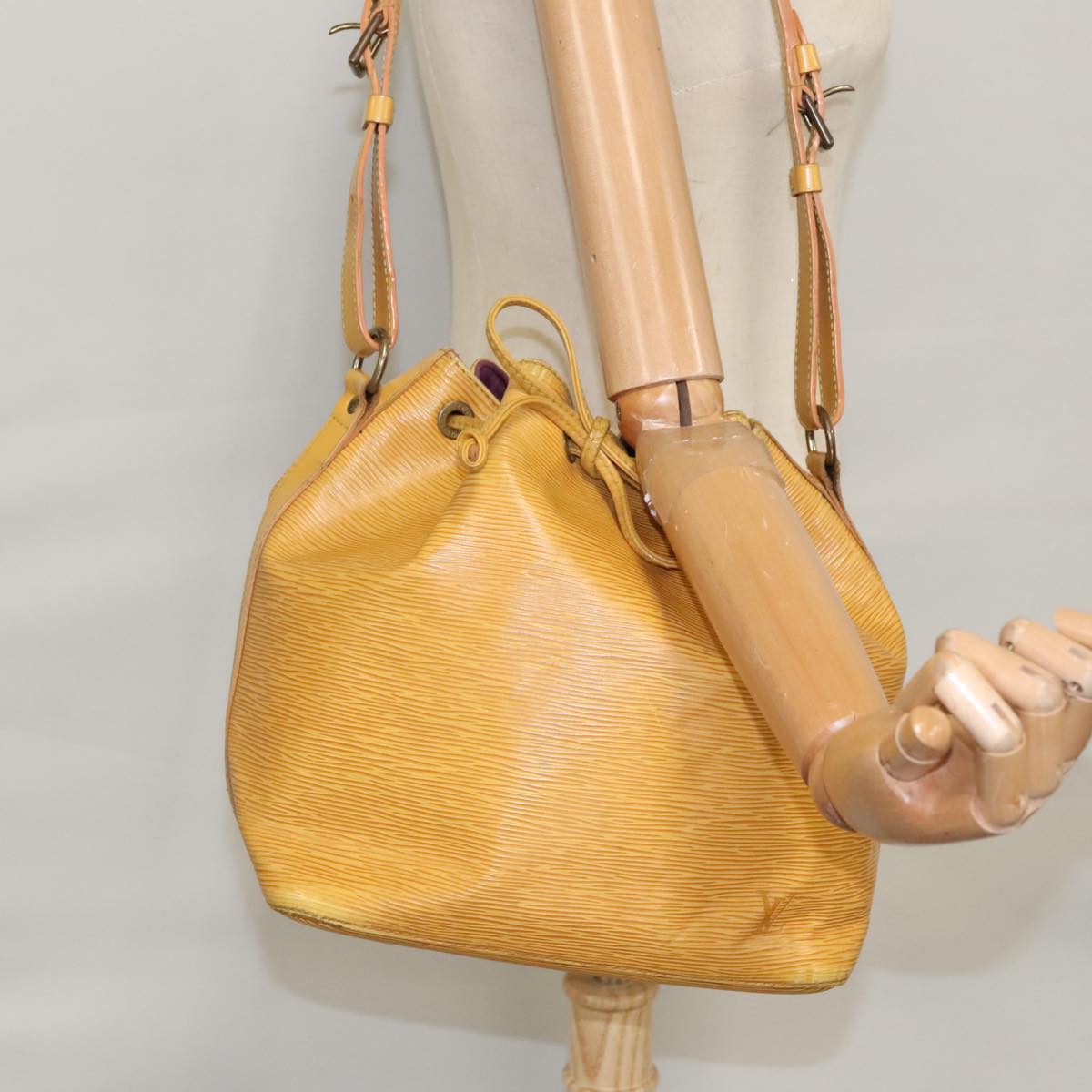 LOUIS VUITTON Epi Petit Noe Shoulder Bag Yellow M44109 LV Auth 108728