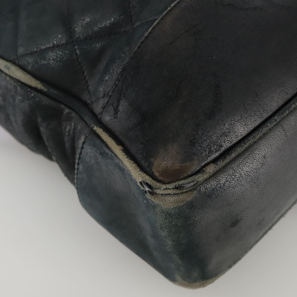 CHANEL Matelasse Chain Shoulder Bag Leather Gold Black CC Auth 108965