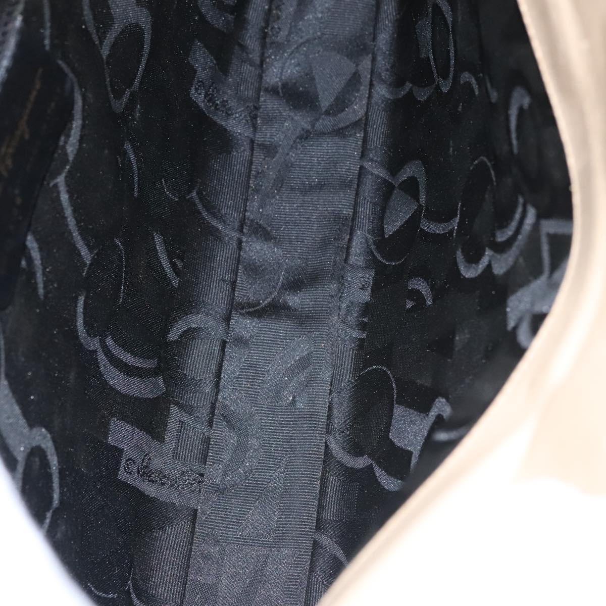 Salvatore Ferragamo Gancini Shoulder Bag Leather Beige Gold Auth 109481