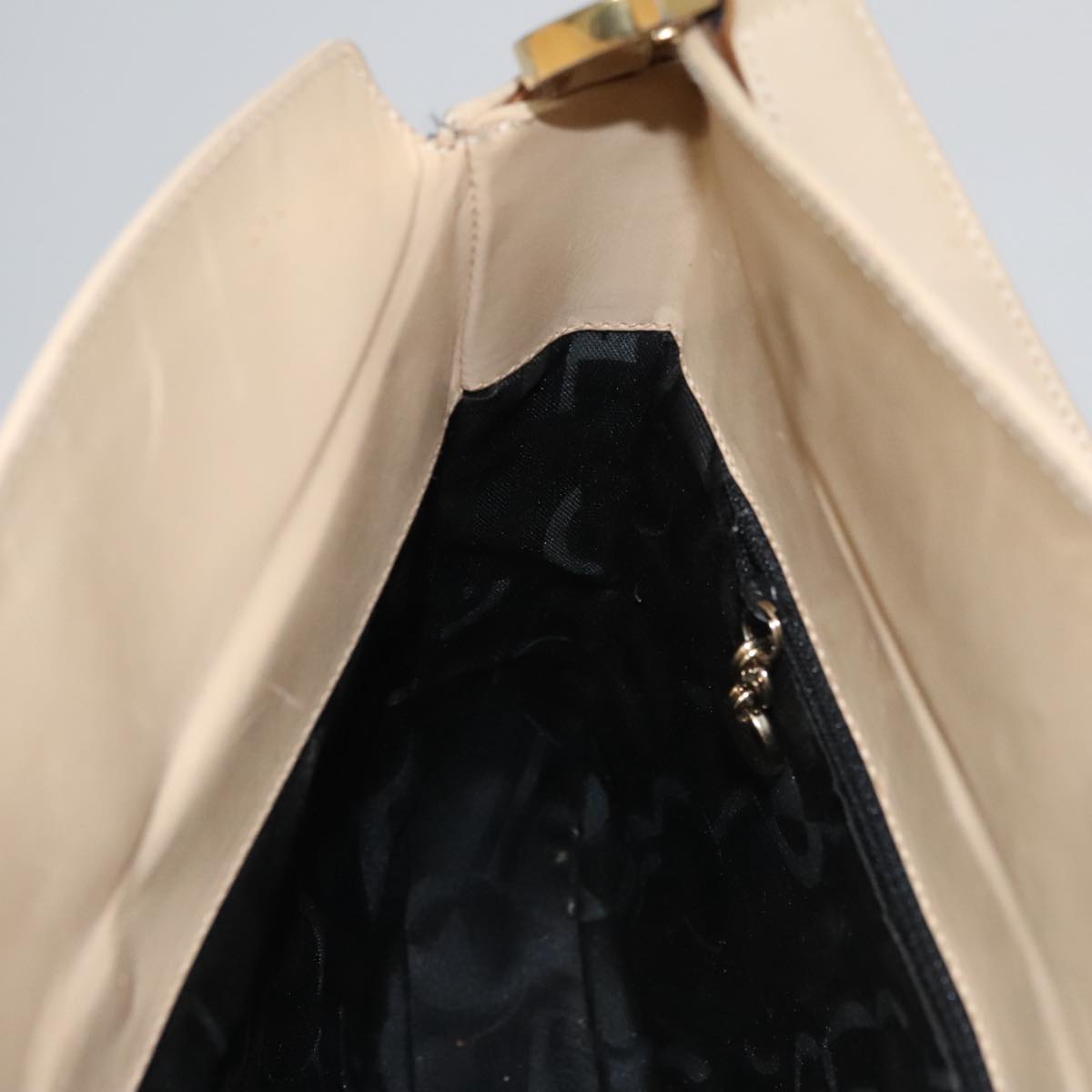 Salvatore Ferragamo Gancini Shoulder Bag Leather Beige Gold Auth 109481