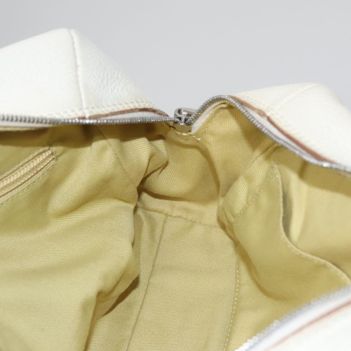 Salvatore Ferragamo Gancini Hand Bag Leather White Silver Auth 109712