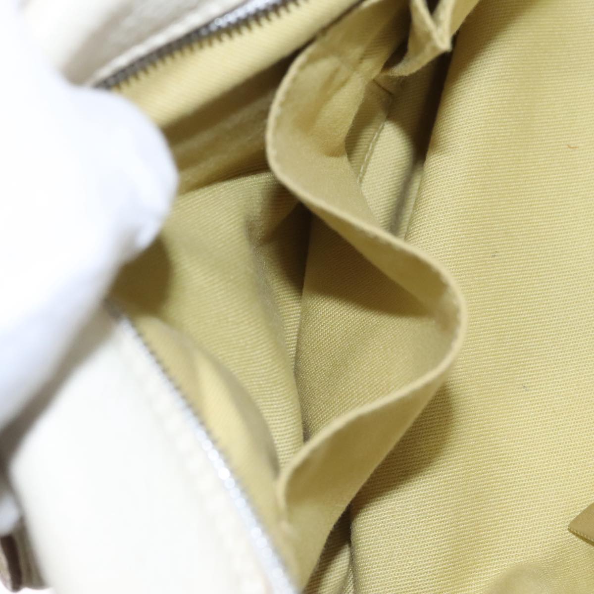 Salvatore Ferragamo Gancini Hand Bag Leather White Silver Auth 109712