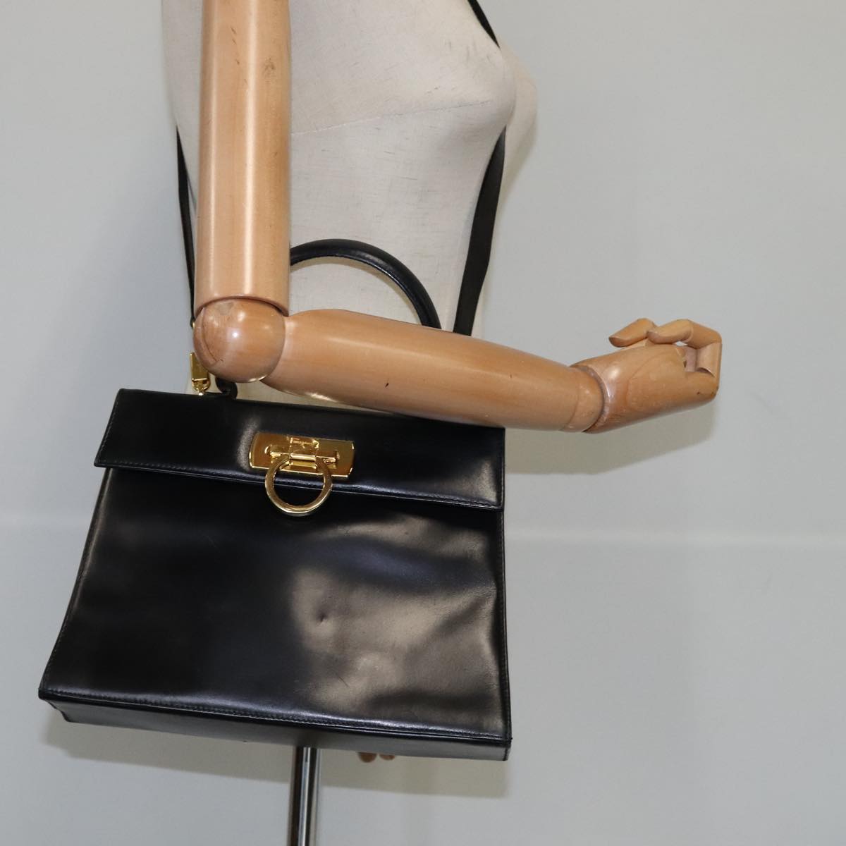 Salvatore Ferragamo Gancini Hand Bag Leather 2way Black Gold Auth 109838