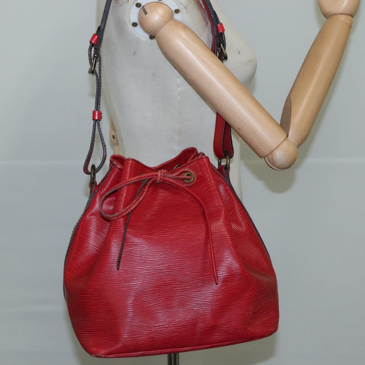 LOUIS VUITTON Epi Petit Noe Shoulder Bag Red M44107 LV Auth 109921
