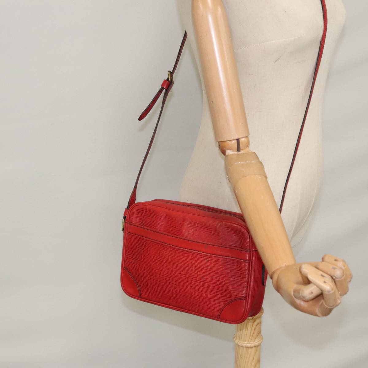 LOUIS VUITTON Epi Trocadero 23 Shoulder Bag Red M52307 LV Auth 109939