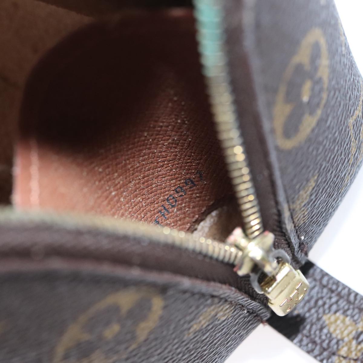 LOUIS VUITTON Monogram Trousse Demi Ronde Cosmetic Pouch M47520 LV Auth 109998