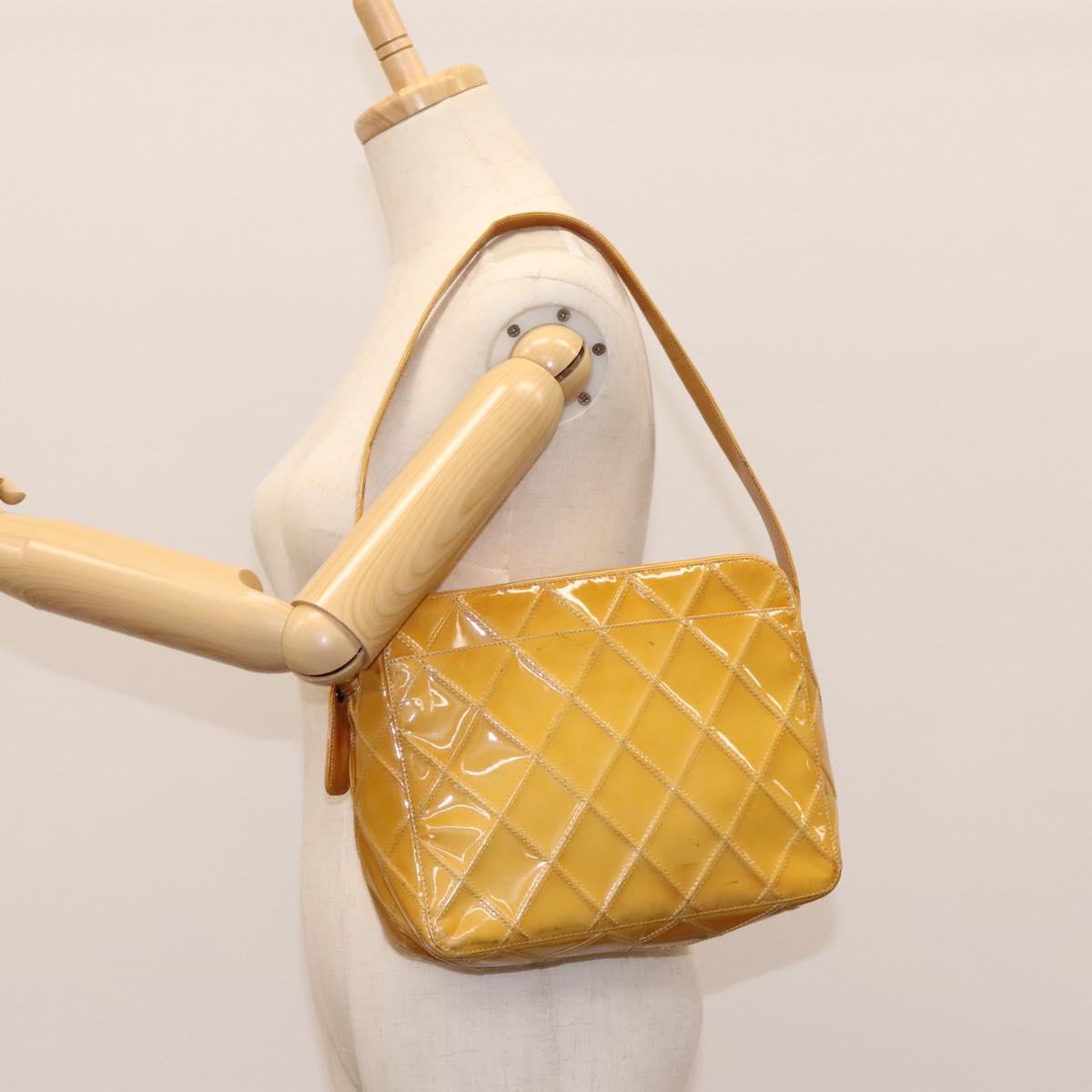 CHANEL Bicolore Shoulder Bag Patent leather Yellow CC Auth 110286