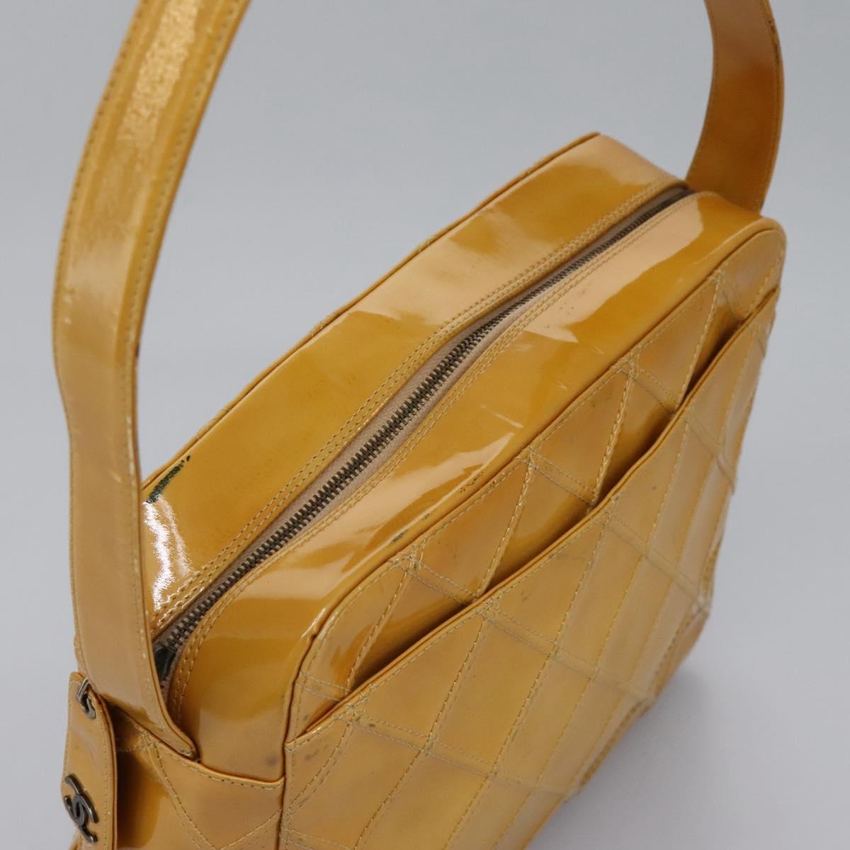 CHANEL Bicolore Shoulder Bag Patent leather Yellow CC Auth 110286