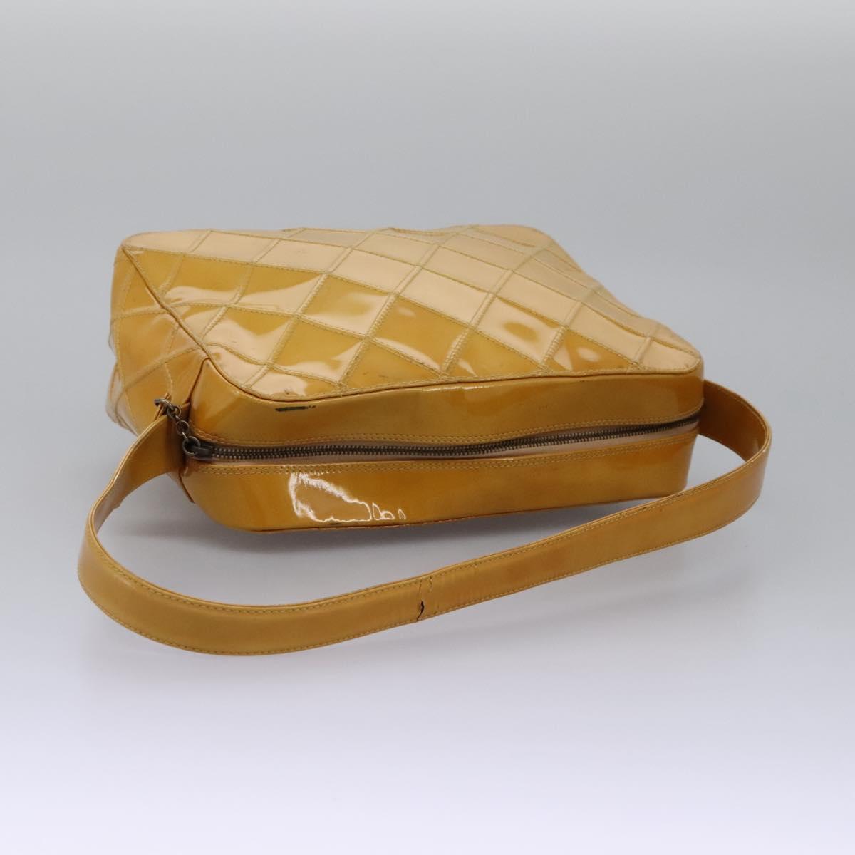 CHANEL Bicolore Shoulder Bag Patent leather Yellow CC Auth 110286