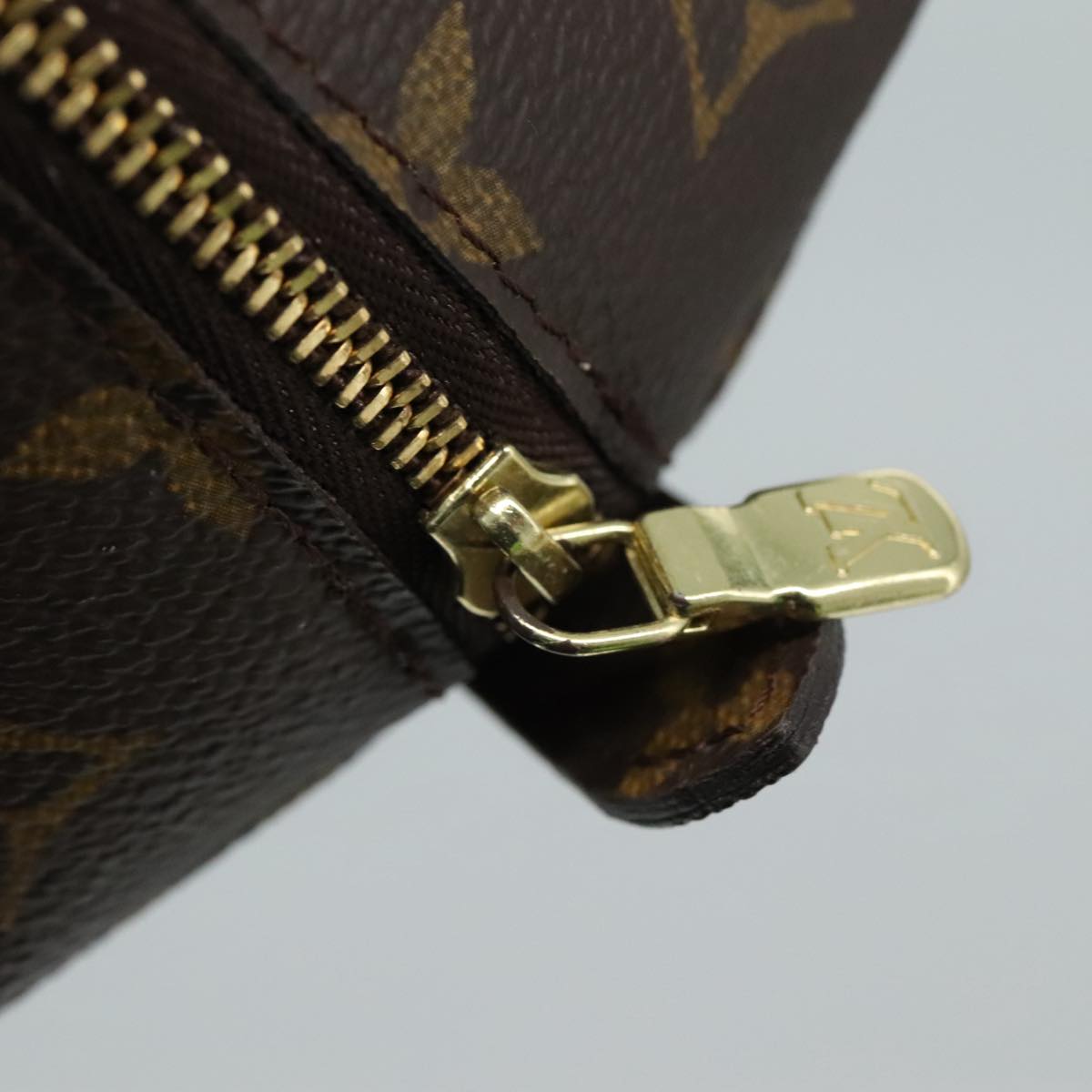 LOUIS VUITTON Monogram Trousse Demi Ronde Cosmetic Pouch M47520 LV Auth 110615