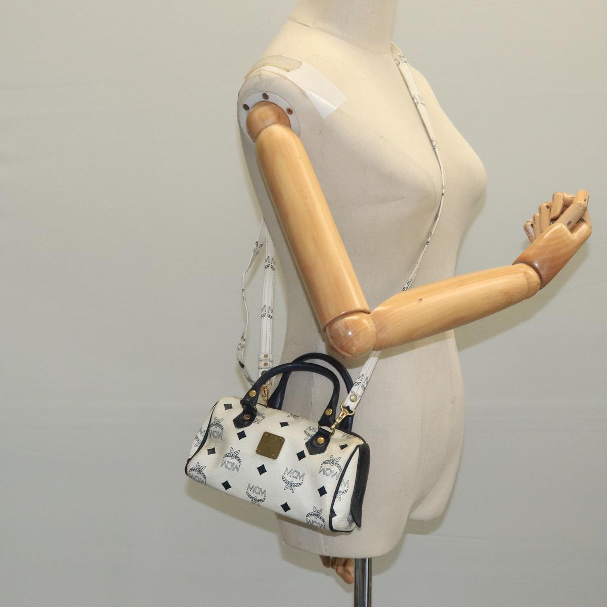 MCM Vicetos Logogram Hand Bag PVC Leather 2way White Navy gold Auth 110795