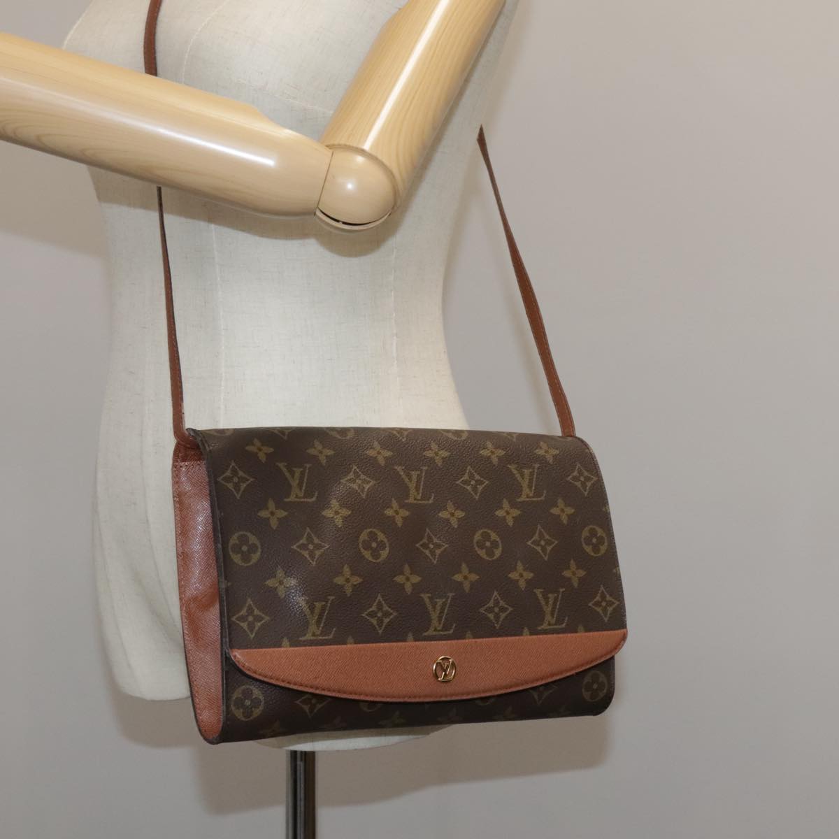 LOUIS VUITTON Monogram Bordeaux 27 Shoulder Bag M51797 LV Auth 111333