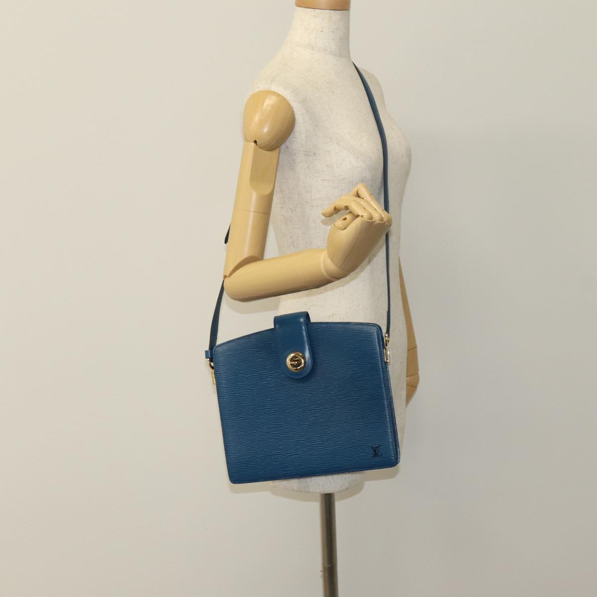 LOUIS VUITTON Epi Capuchin Shoulder Bag Blue M52345 LV Auth 111338