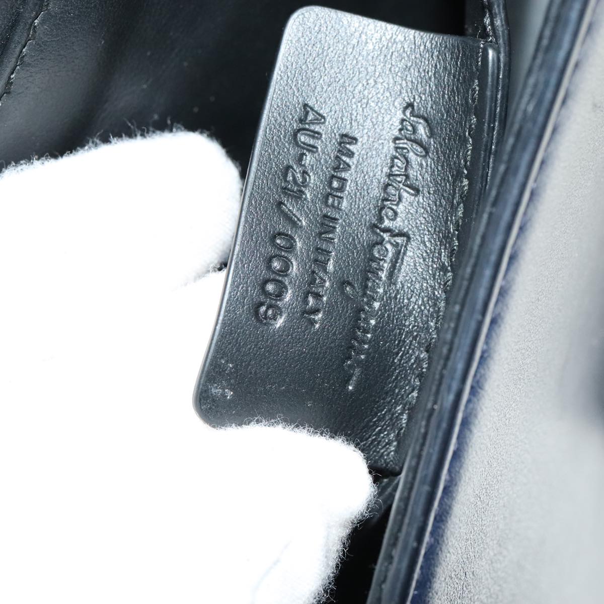 Salvatore Ferragamo Gancini Shoulder Bag Leather Navy Gold Auth 111348V