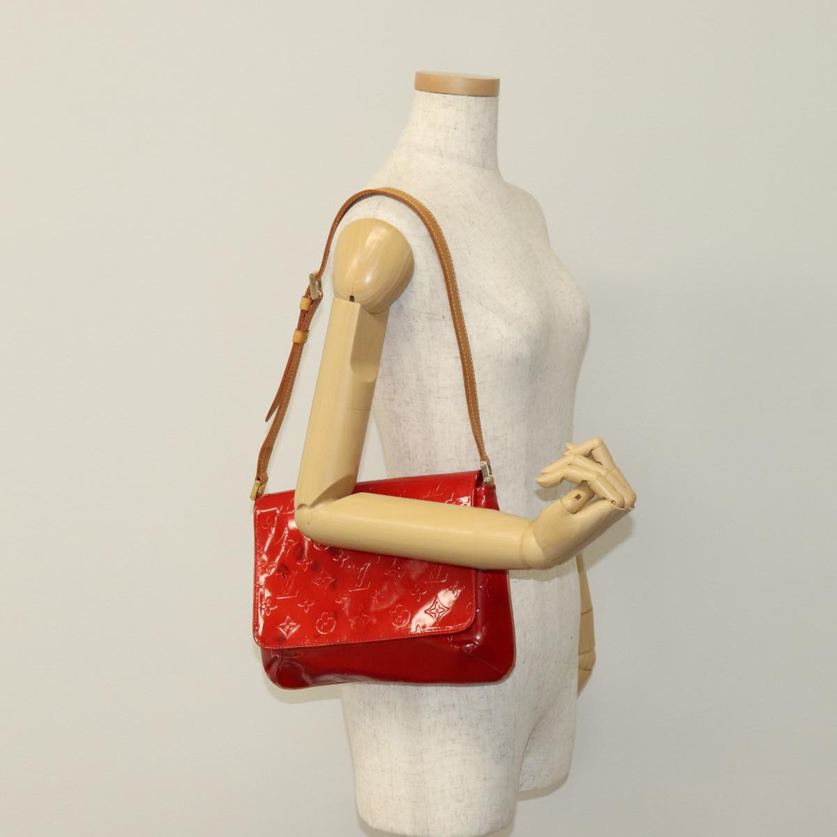 LOUIS VUITTON Monogram Vernis Thompson Street Bag Red M91094 LV Auth 111375