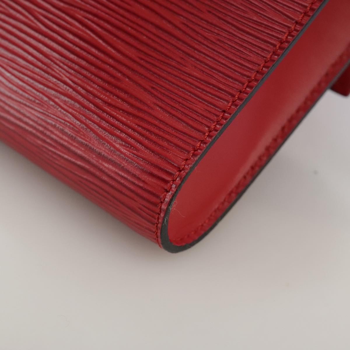 LOUIS VUITTON Epi Pochette Arche Shoulder Bag Red M52577 LV Auth 111418