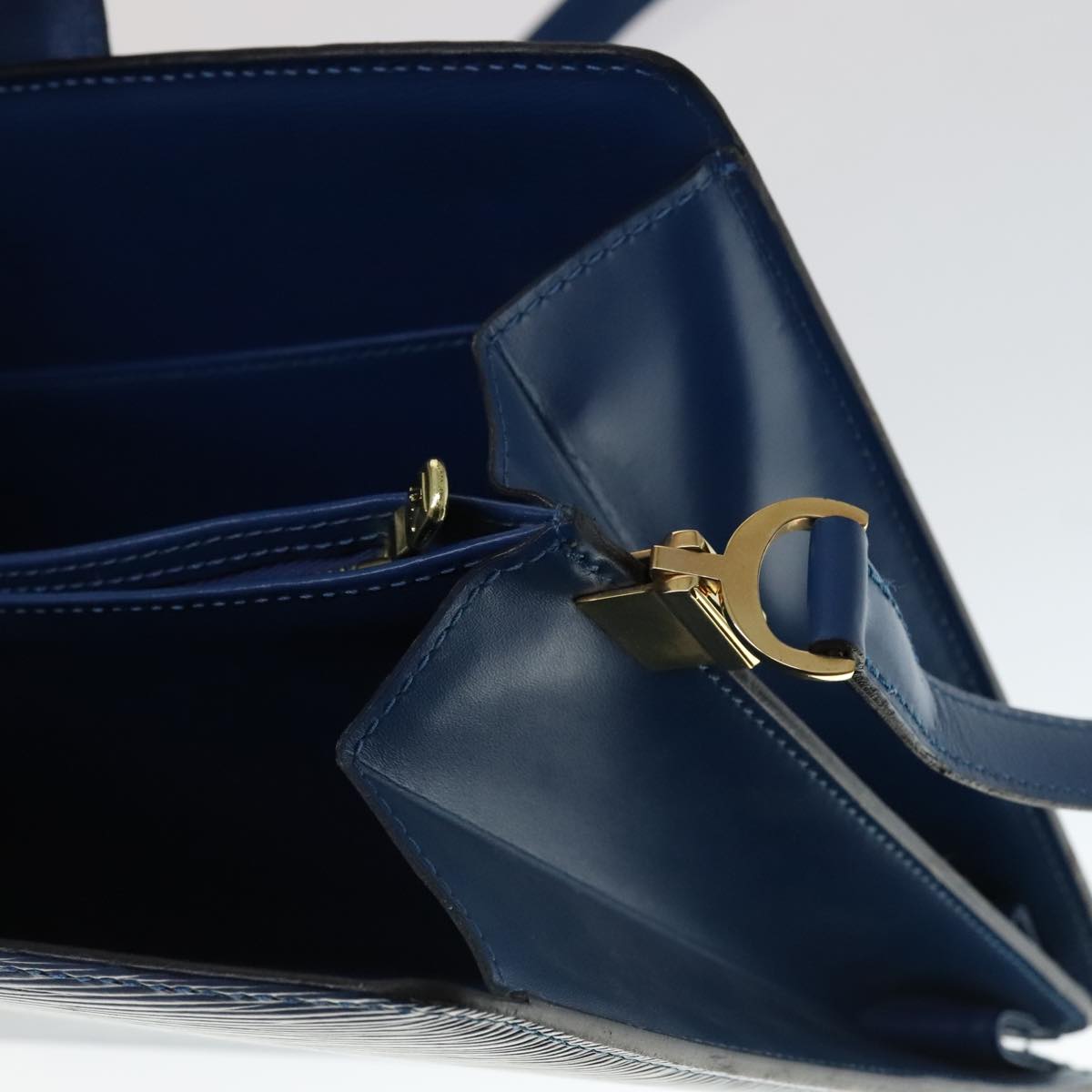 LOUIS VUITTON Epi Capuchin Shoulder Bag Blue M52345 LV Auth 111419