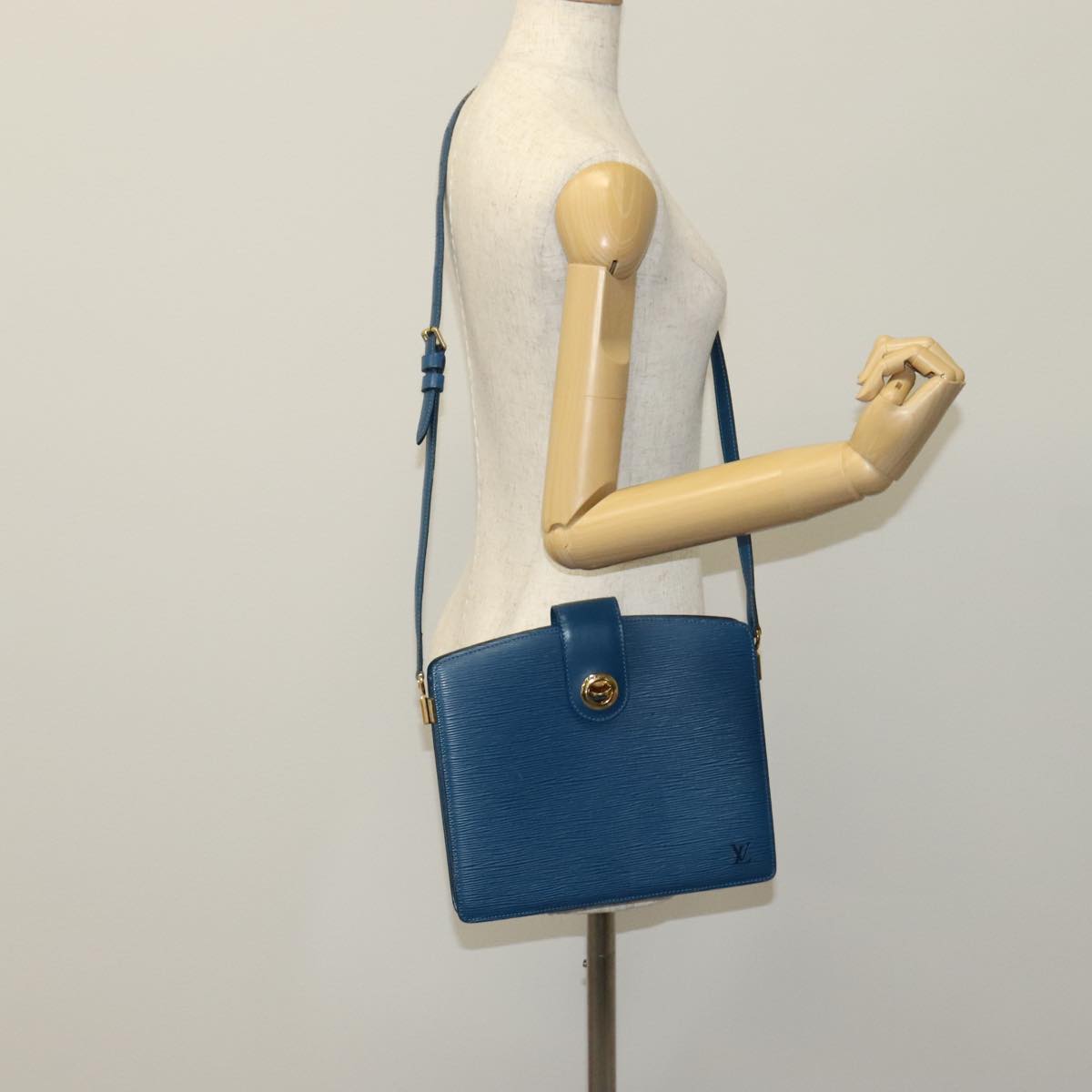 LOUIS VUITTON Epi Capuchin Shoulder Bag Blue M52345 LV Auth 111419