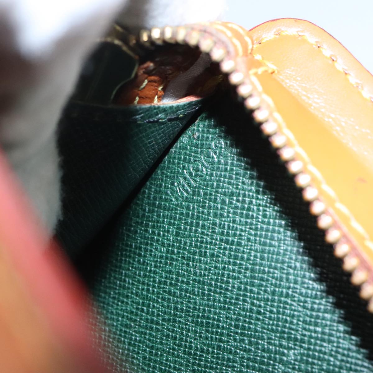 LOUIS VUITTON Epi Pochette Homme Clutch Bag Zipangu Gold M52528 LV Auth 112281