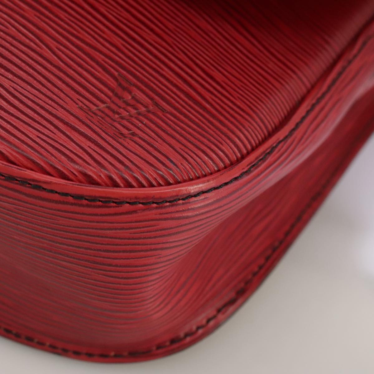LOUIS VUITTON Epi Saint Cloud GM Shoulder Bag Red M52197 LV Auth 112325