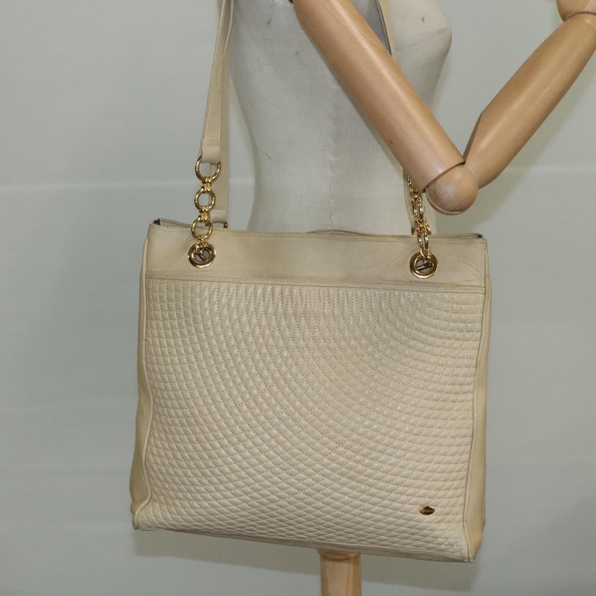 BALLY Quilted Chain Tote Bag Leather Beige Gold Auth 112375