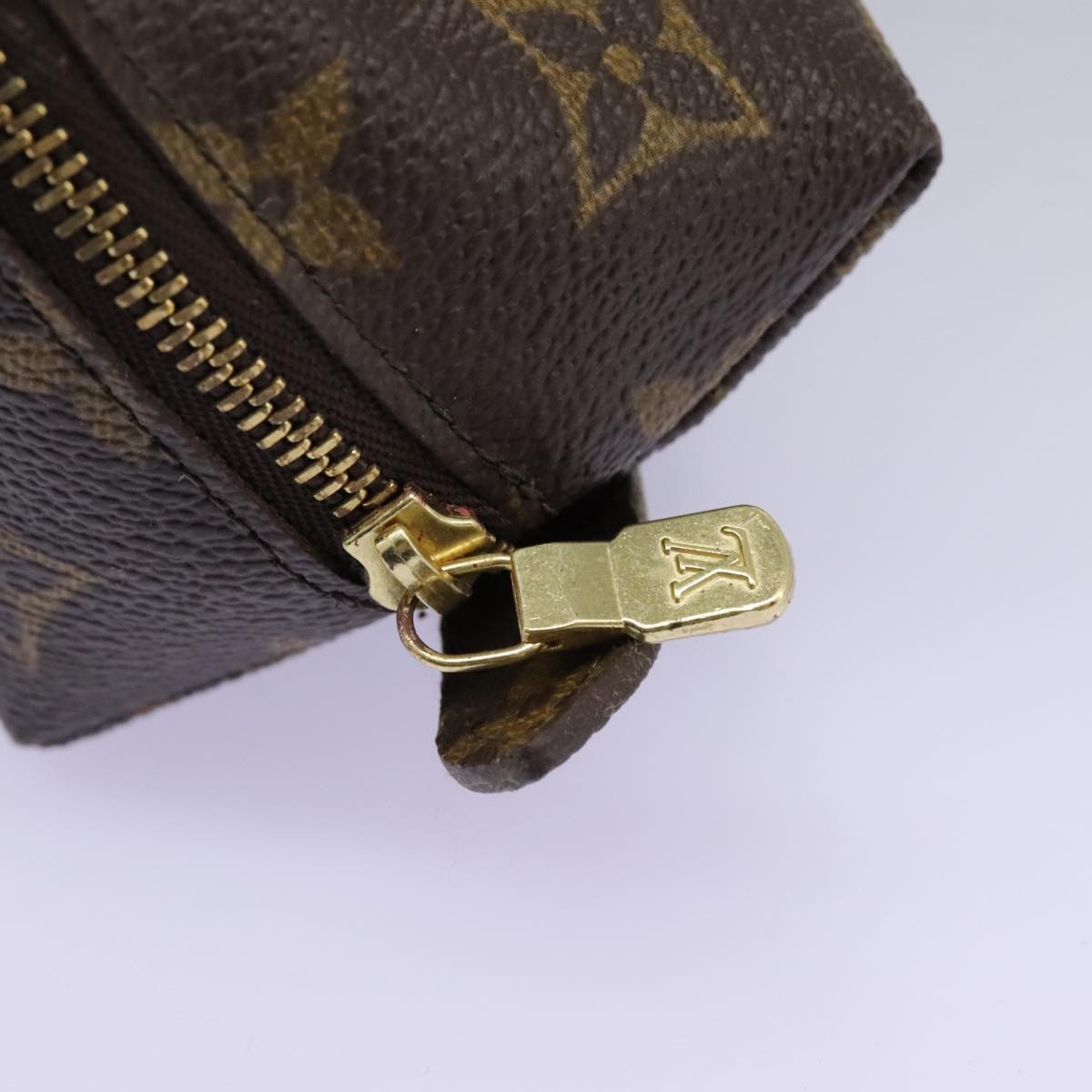 LOUIS VUITTON Monogram Trousse Demi Ronde Cosmetic Pouch M47520 LV Auth 112798