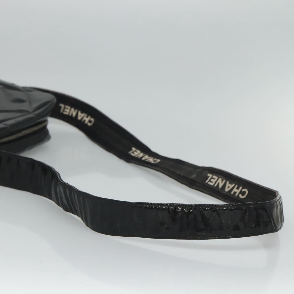 CHANEL Matelasse Shoulder Bag Patent leather Black Gold CC Auth 114045