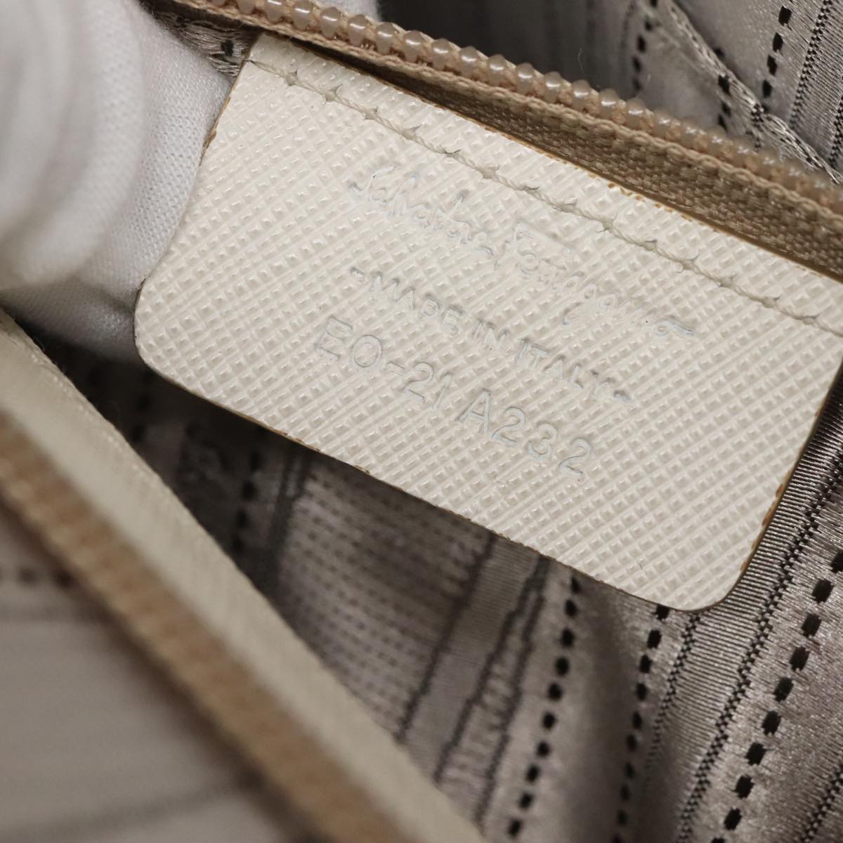 Salvatore Ferragamo Gancini Hand Bag Leather 2way White Silver Auth 117671