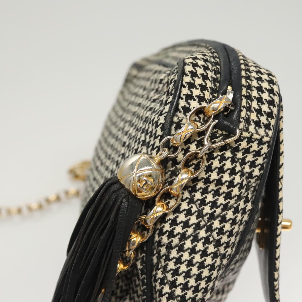 CHANEL Matelasse Chain Shoulder Bag Canvas White Black CC Auth 120186