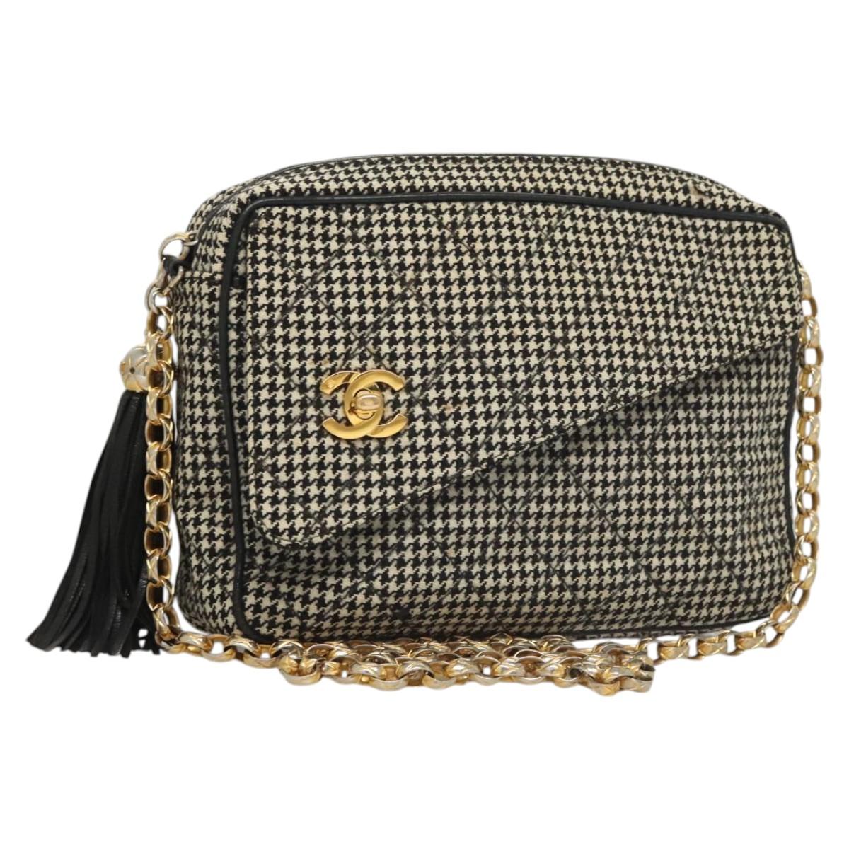 CHANEL Matelasse Chain Shoulder Bag Canvas White Black CC Auth 120186V