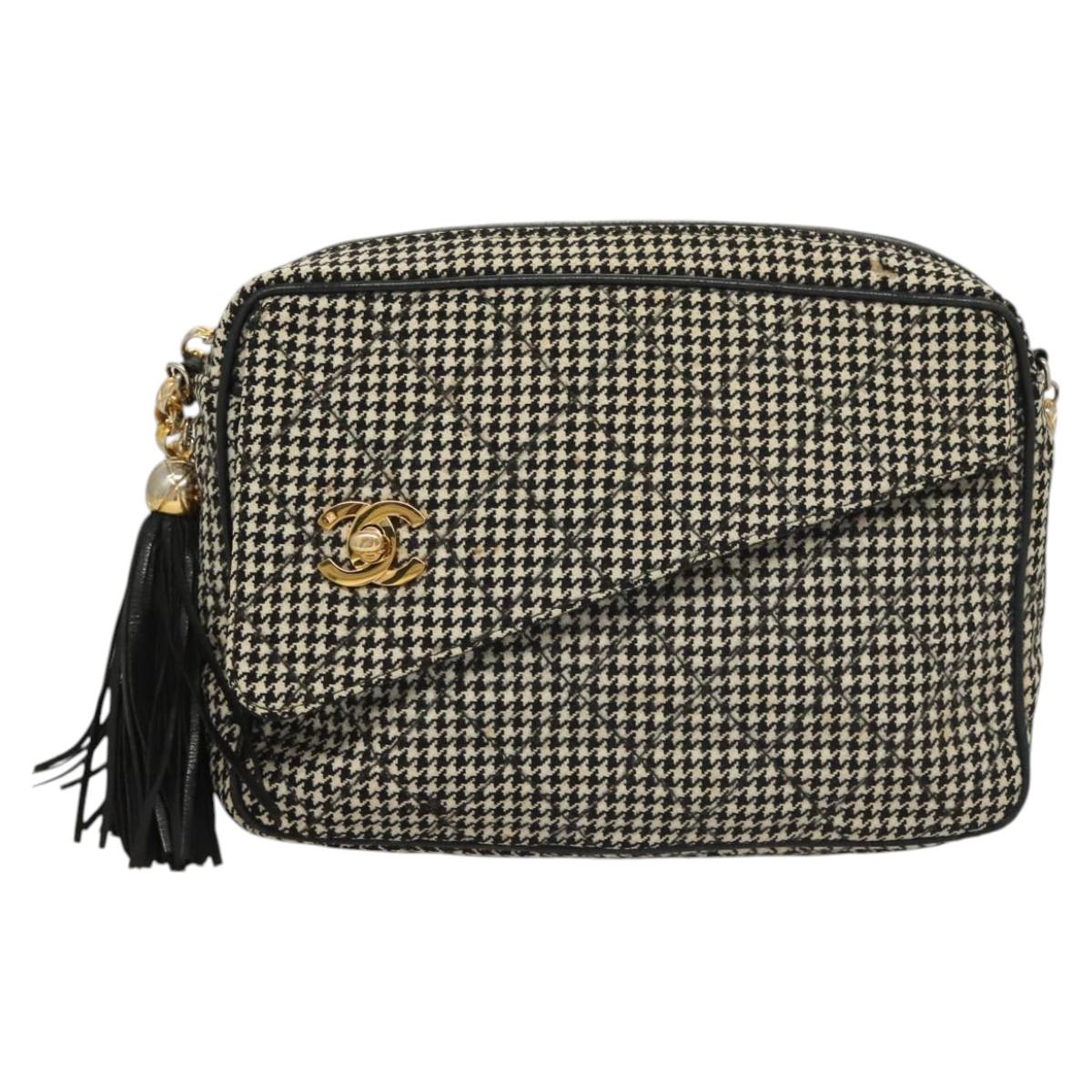 CHANEL Matelasse Chain Shoulder Bag Canvas White Black CC Auth 120186