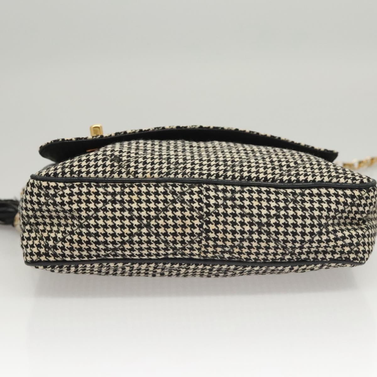 CHANEL Matelasse Chain Shoulder Bag Canvas White Black CC Auth 120186