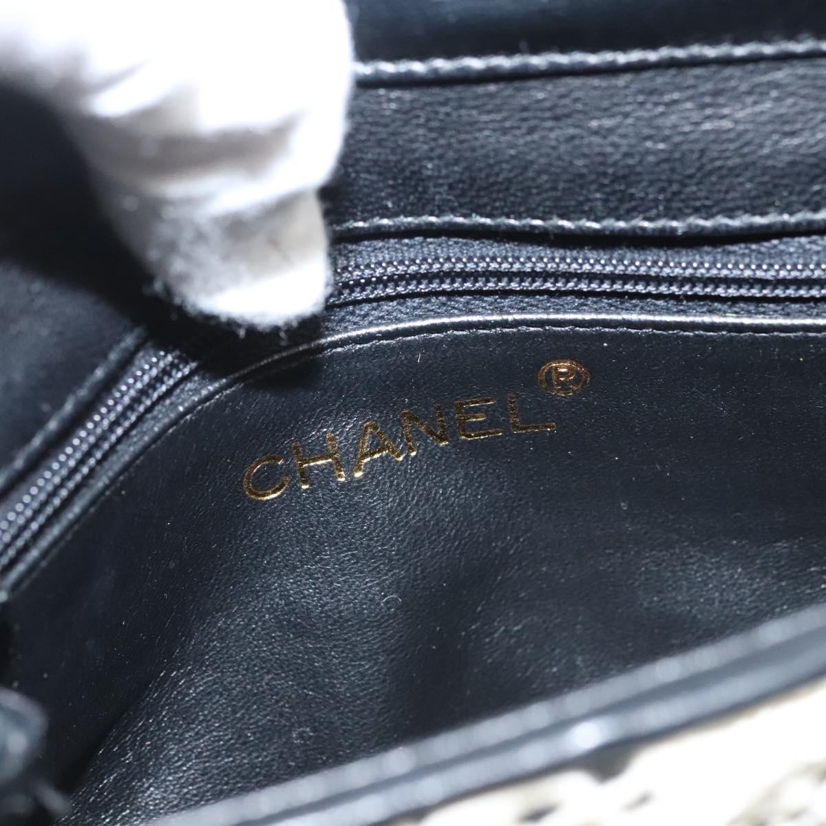 CHANEL Shoulder Bag Lamb Skin White CC Auth 125205